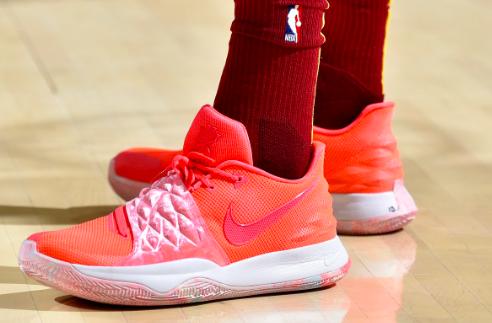 今日球场战靴鉴赏：奥迪的拉链鞋