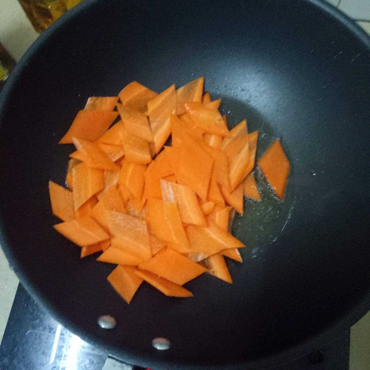 胡萝卜吃多了皮肤变黄会有危害吗,胡萝卜吃多了有什么坏处