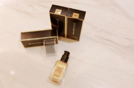 烟酰胺气垫粉底液,光感透润烟酰胺养肤粉底液