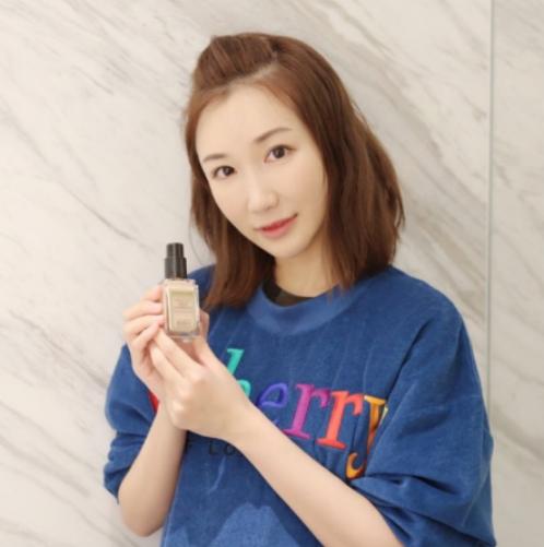 烟酰胺气垫粉底液,光感透润烟酰胺养肤粉底液