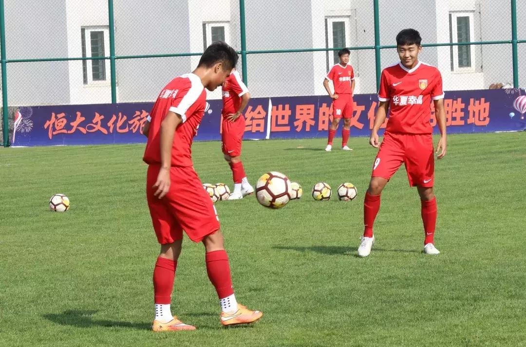 日本教练讲足球的视频,日本教练说李铁