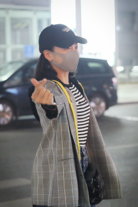 《明星大侦探》第二期录制现场，邓伦鬼鬼都来了，新嘉宾被质疑