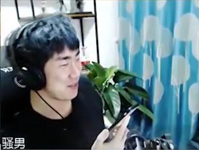 lol骚男直播被当成萌妹,骚男lol实力秀翻对手