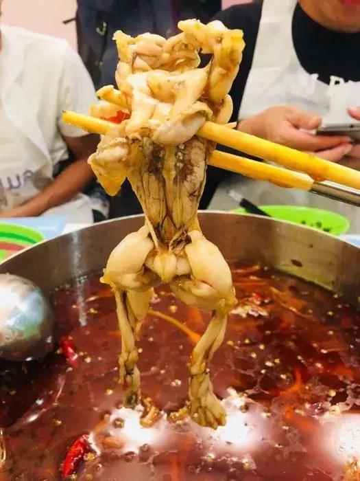辣到冒汗的火锅,辣到爆火还想吃的美食