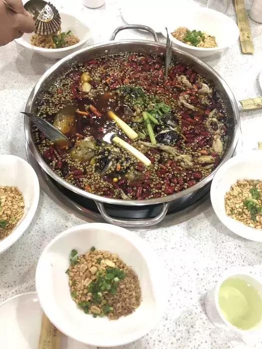 辣到冒汗的火锅,辣到爆火还想吃的美食