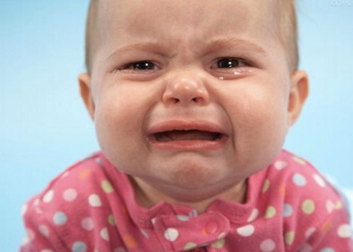 婴儿肠痉挛会一整天哭闹吗,不要以为宝宝哭闹就是无理取闹