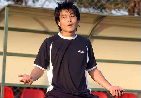 他曾是中国足坛新希望，确因打假球入狱，如今感叹国足的退步