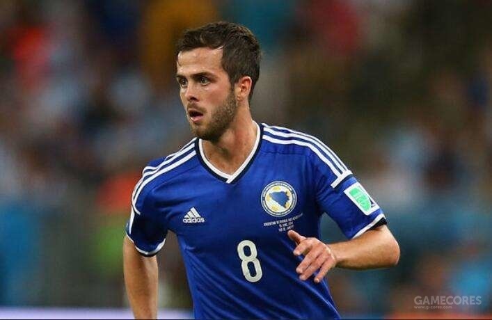 足球皮亚尼奇,足球球员皮亚尼奇