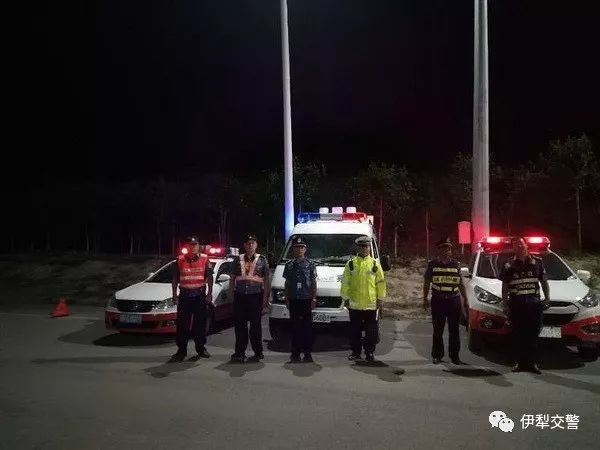 马甲里外两个颜色,马甲浅黄色