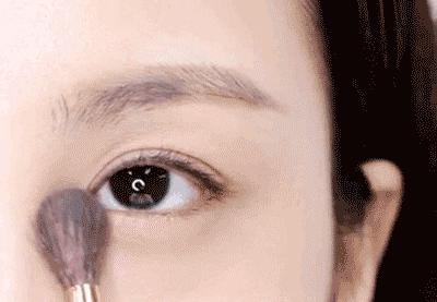 画眼妆时是该先画眼线还是涂眼影,素颜妆眼影部分怎么画眼线
