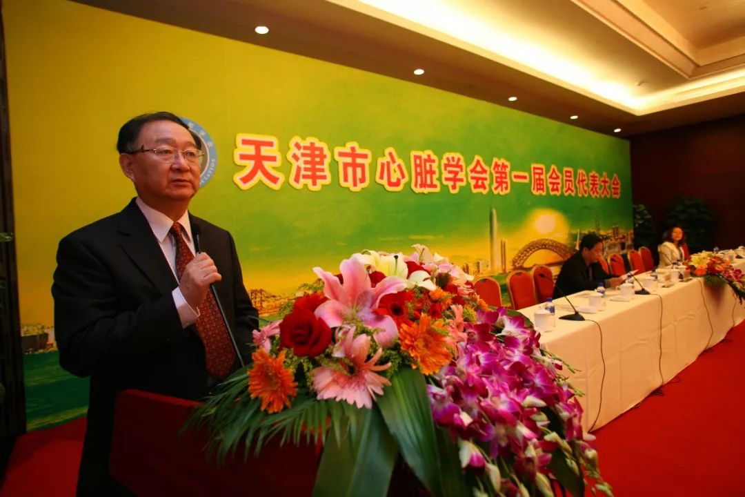 救死扶伤迎难而上致敬最美逆行者,救死扶伤致敬白衣天使