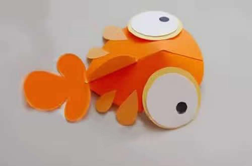 用卡纸叠小金鱼,怎么用纸做一个小金鱼