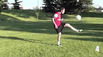 十个颠球过人技巧教学,颠球技巧100个