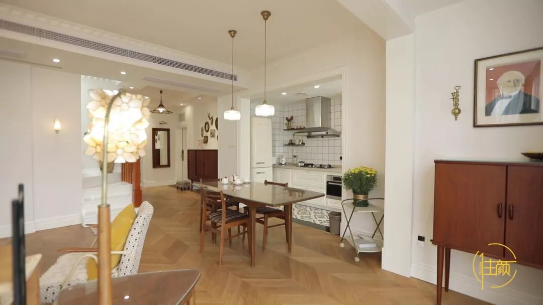 她不跟风网红款，竟花了60w把一堆旧家具搬回了家！