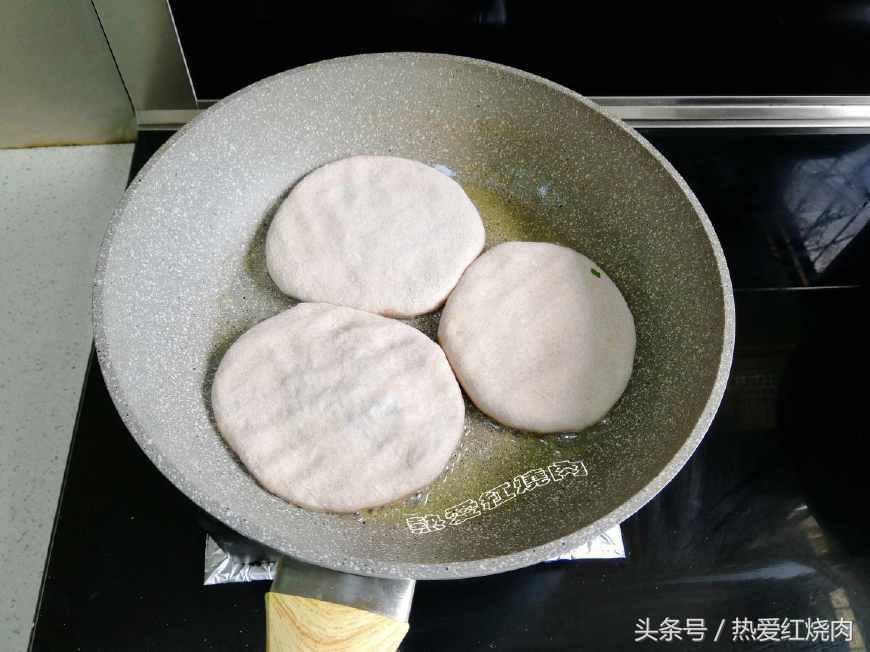为什么做馅饼面不熟,为什么自己做的馅饼很硬