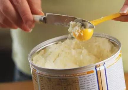 宝宝满六个月了，应该换2段奶粉吗？怎么做更科学？