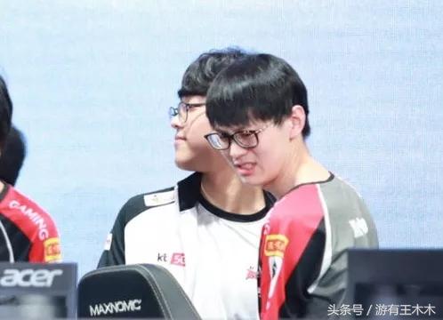 scout看到faker输了很难过,scout回应惨败t1高光时刻