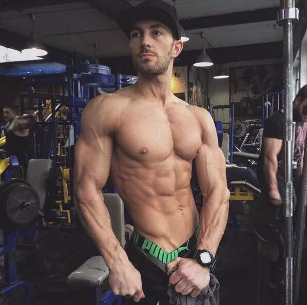 健身房一周训练计划健身动作教学,老年健身房一周健身计划表