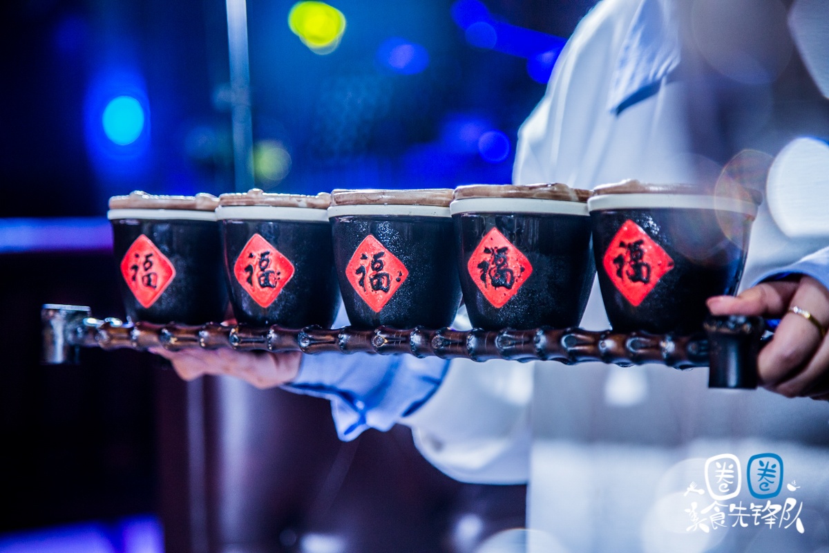 成都凌晨2点还在排队的贰麻酒馆，终于带着大熊猫来南昌了！