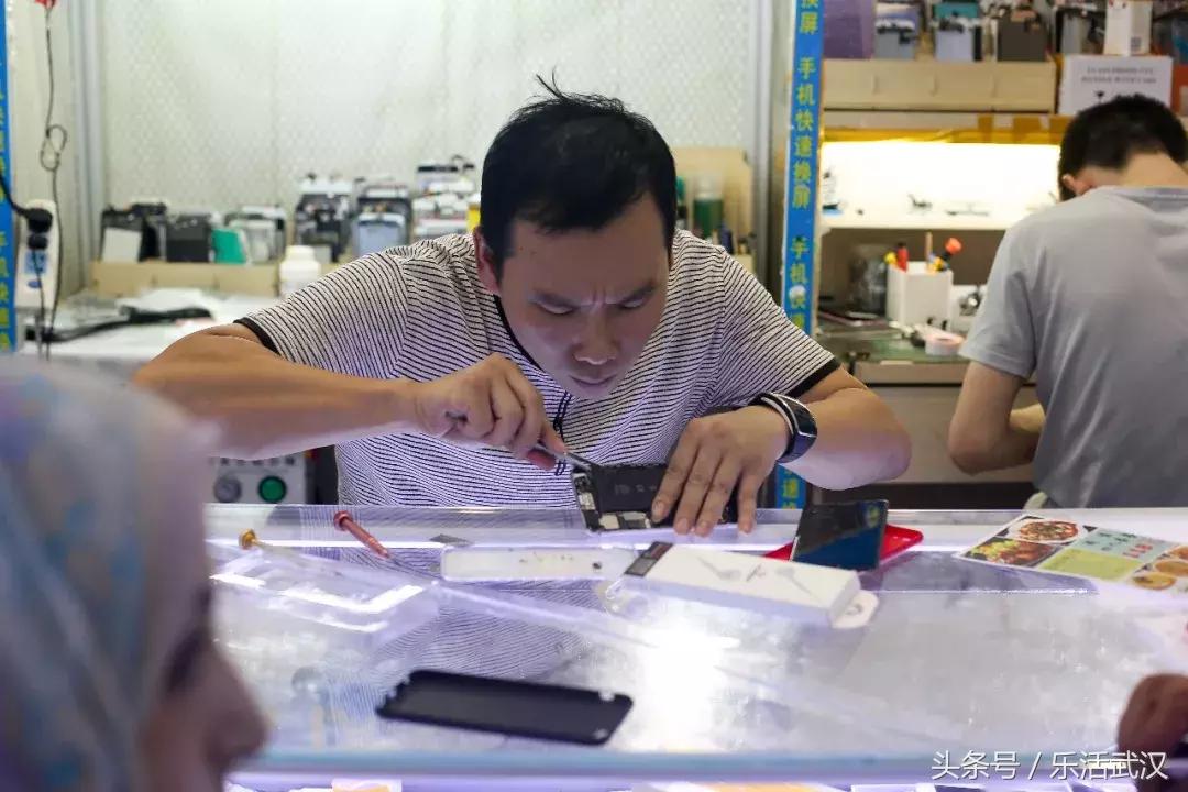 你还记得第一部手机吗,你还记得你人生第一部手机吗