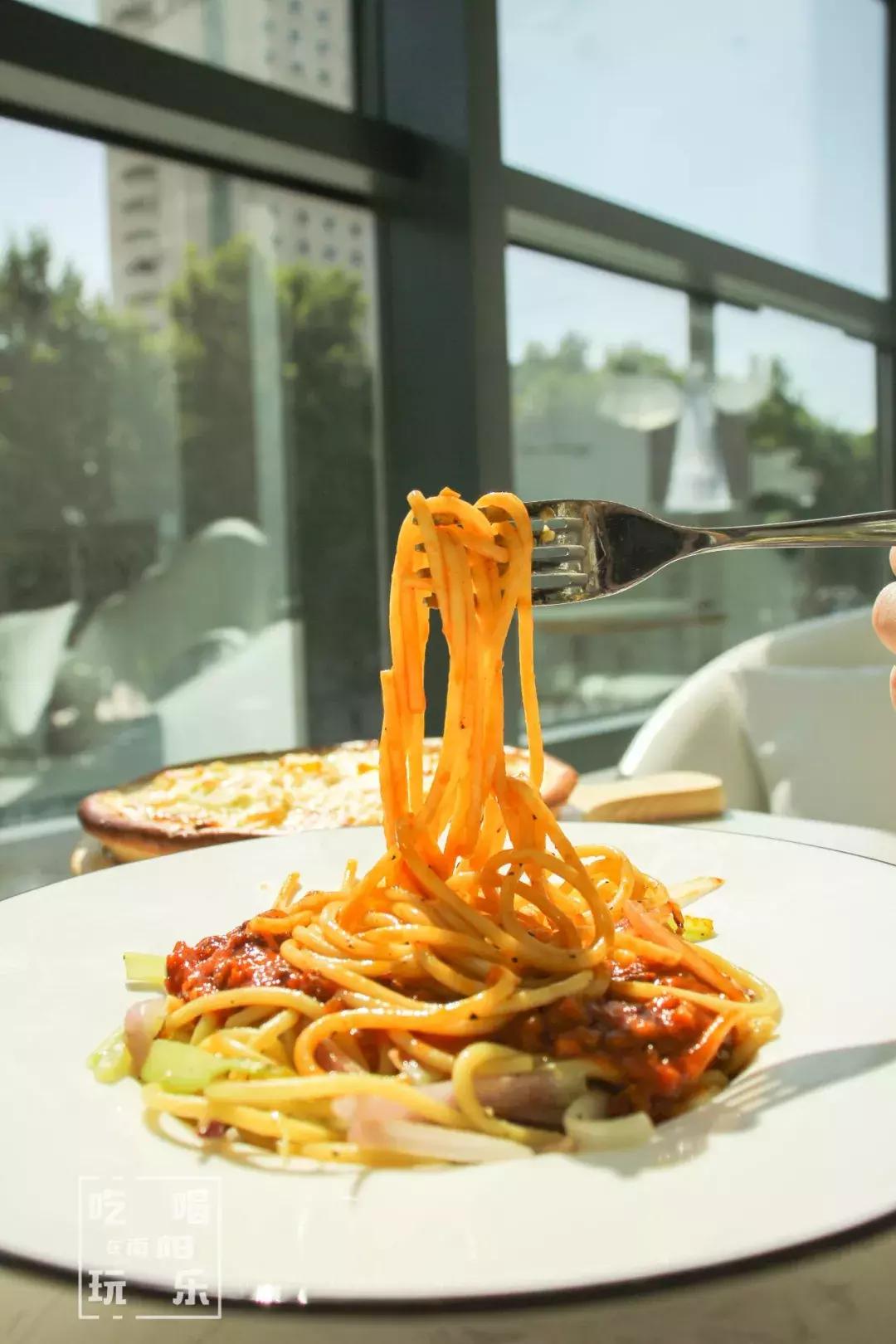 南阳shou家全透明撸猫咖啡馆！有手臂长的牛排！面包届的法拉利！