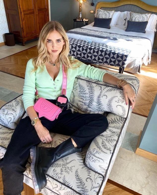 女人的衣服无需买太多,女人所有的衣服