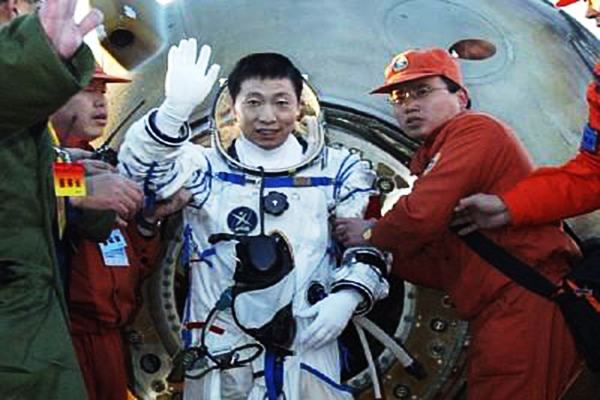 军校毕业多久可以升中将,军校毕业后升几级成为上将军衔