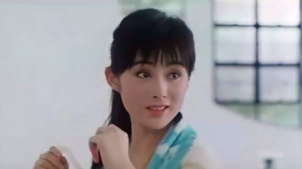 香港90年代她背景大到没人敢惹，遭赵薇横刀*爱夺**，今50岁被疑整容