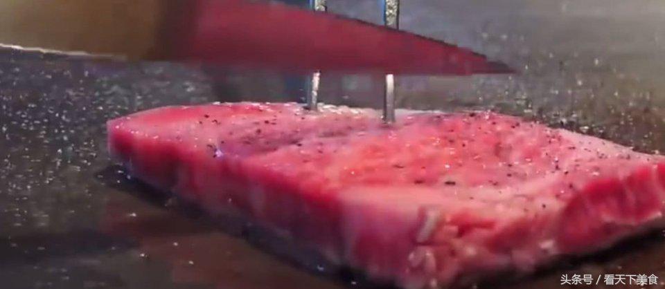 火焰牛排做法步骤教程图解,厨师切牛排真实视频