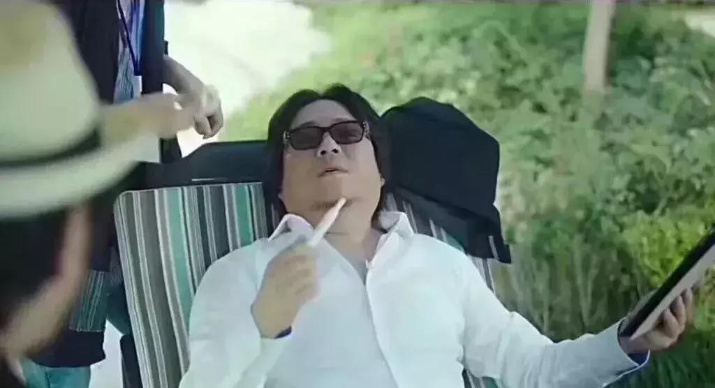 用电子烟和普通烟哪个危害大,一般纸烟与电子烟哪个伤害更大