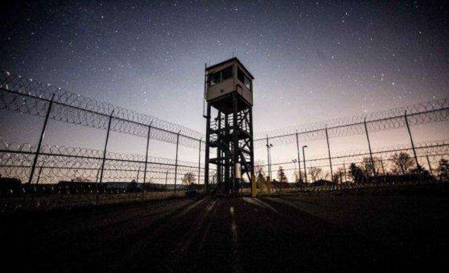 中国赌王在菲律宾致富：哄骗中国壮丁，*诱色**中国男人