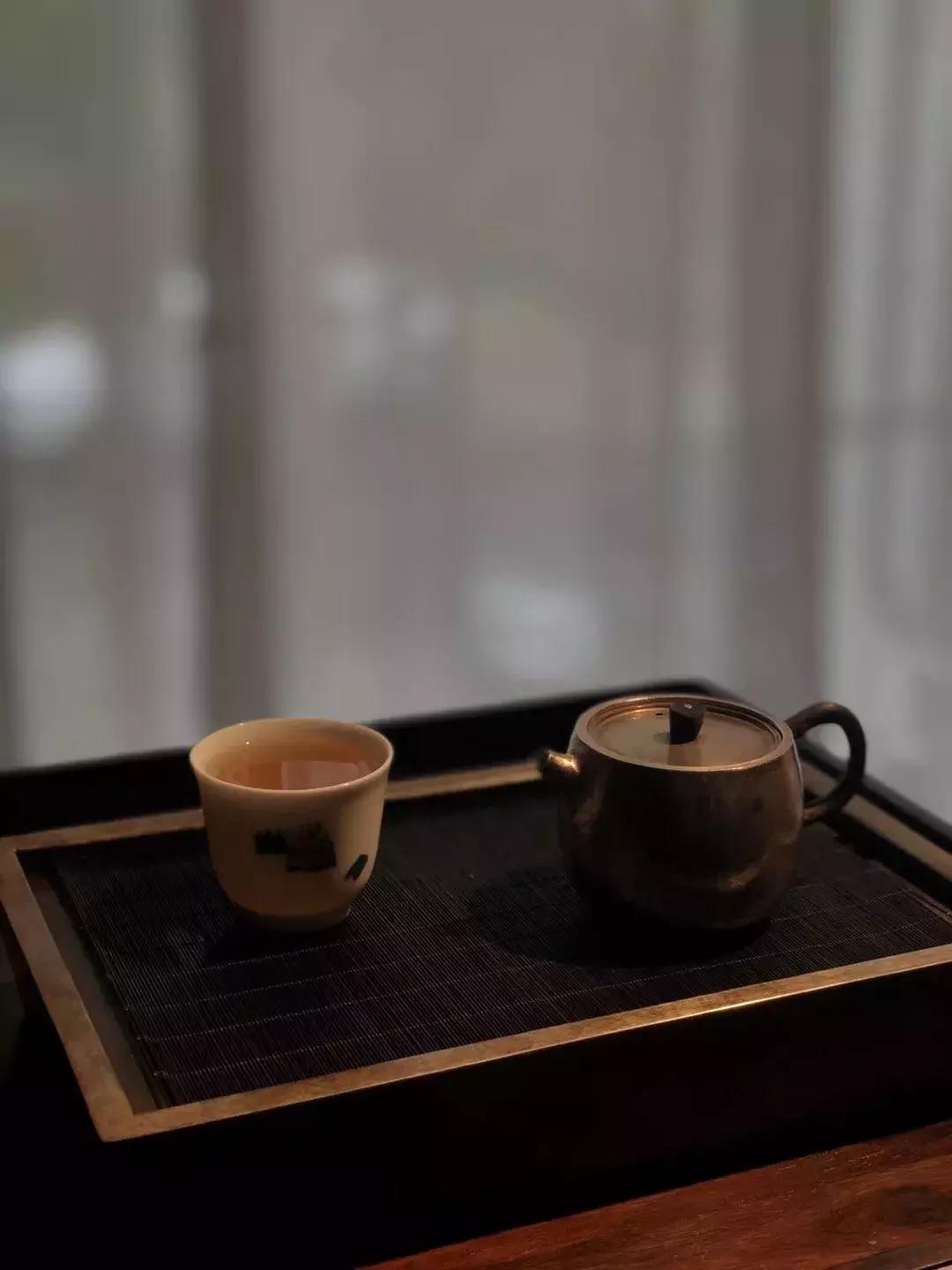 经典丨水深浪静，人贵声低！