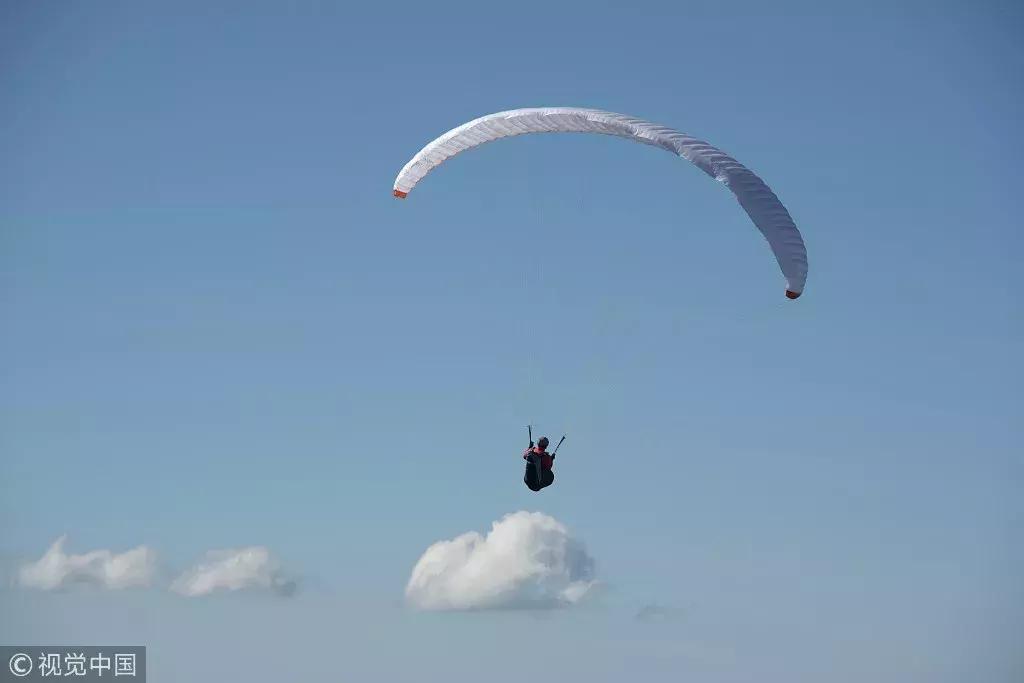 化身腾云驾雾的神仙！阿尔卑斯山滑翔了解一下？真的很酷~