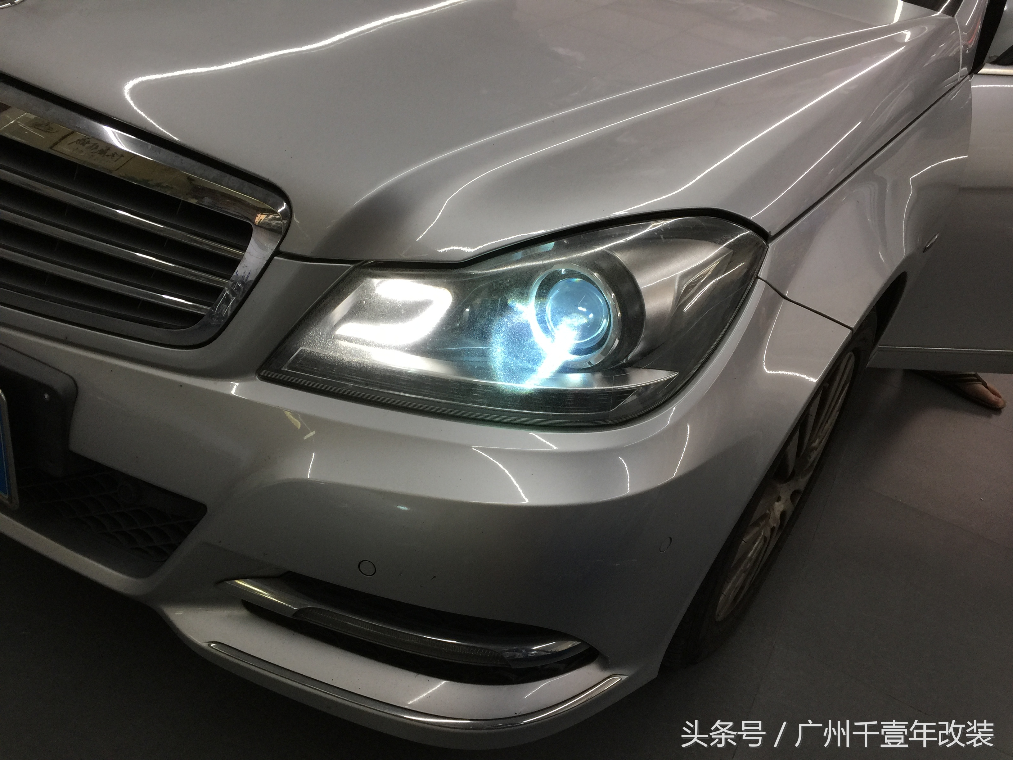 奔驰c级w204尾灯改装,奔驰c级w204右前大灯全部不亮