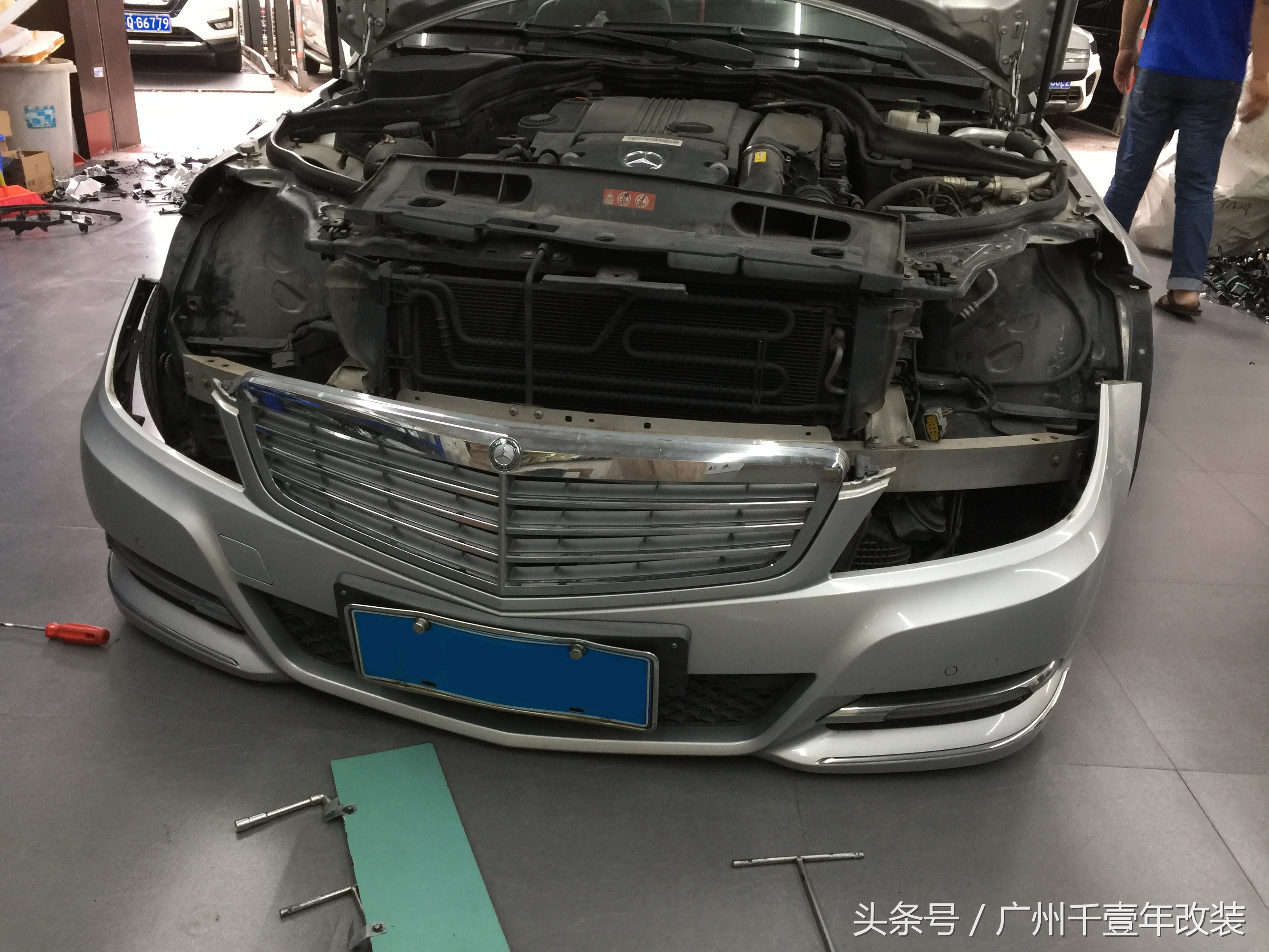 奔驰c级w204尾灯改装,奔驰c级w204右前大灯全部不亮