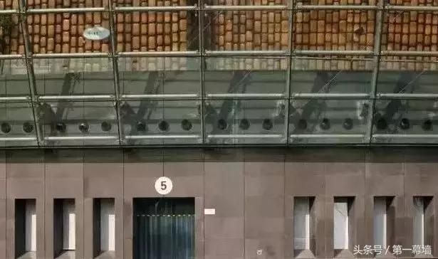 幕墙立缝怎么封堵,幕墙勾缝填缝方法