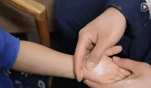 小儿推拿常用的正确手法,小儿推拿21种手法视频
