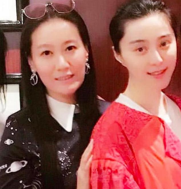 范冰冰税收风波后首现身，法律的公平性引发公众质疑