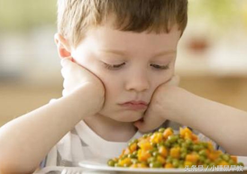 宝宝吃太饱快速消食,新生儿宝宝吃撑了怎么帮助消食