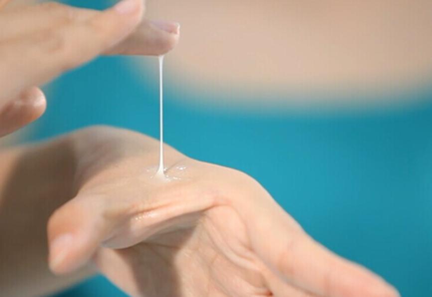 显老的鱼尾纹赶也赶不走？这种方法安全又见效！