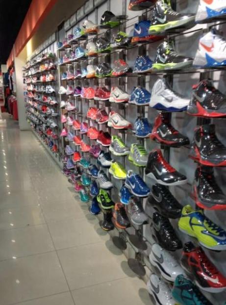 耐克阿迪达斯还有人买吗,耐克阿迪达斯专柜是直接拿货吗