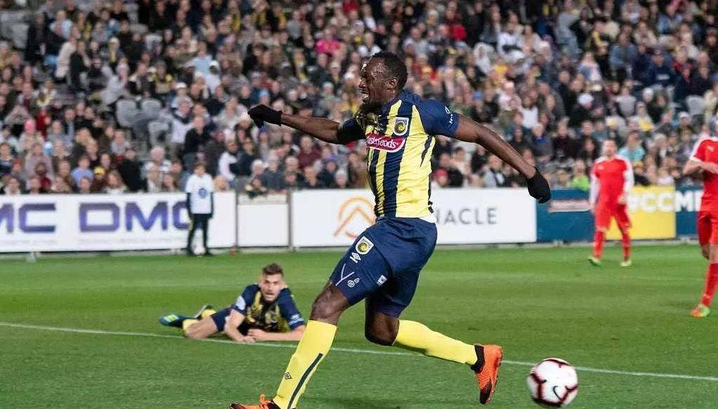 国足世界杯躺枪,博尔特足球场梅开二度