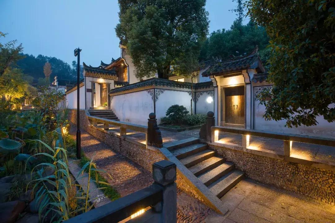 藏于山水间的温泉酒店推荐,一家来了就不想走的温泉酒店