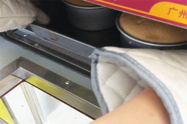 等了三个小时的爆浆奶盖蛋糕,草莓奶盖爆浆蛋糕哪家好吃