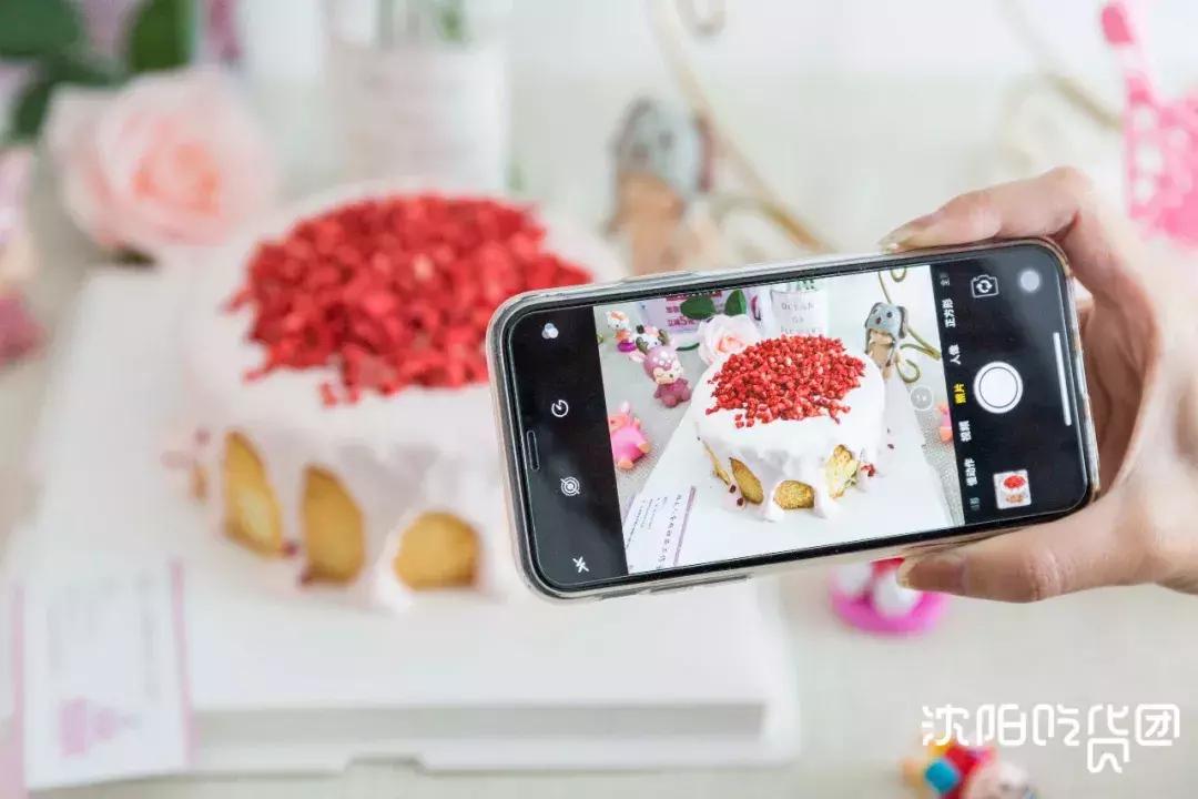 等了三个小时的爆浆奶盖蛋糕,草莓奶盖爆浆蛋糕哪家好吃