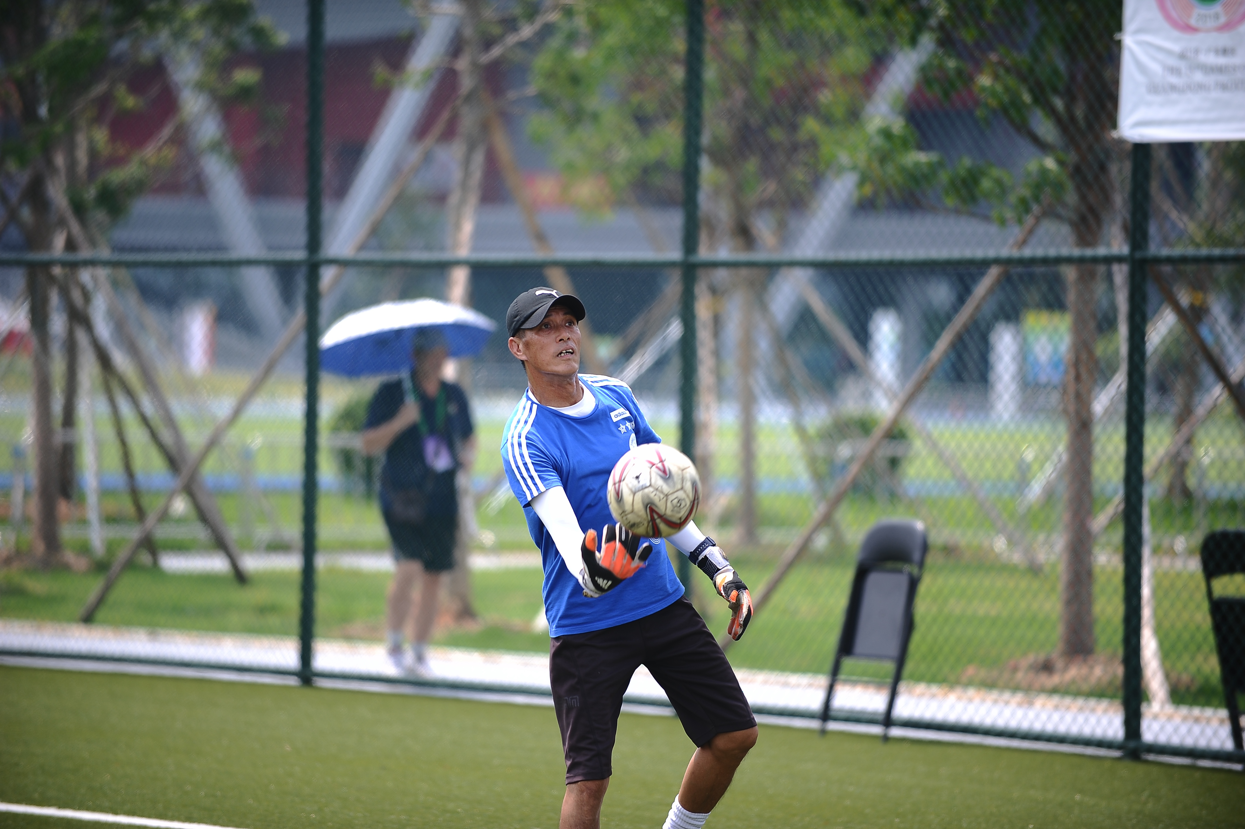 用双手守住湛江足球的未来,陈建中教练