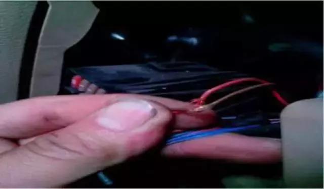 迈腾b6按下电子手刹出现感叹号,迈腾电子手刹故障灯亮