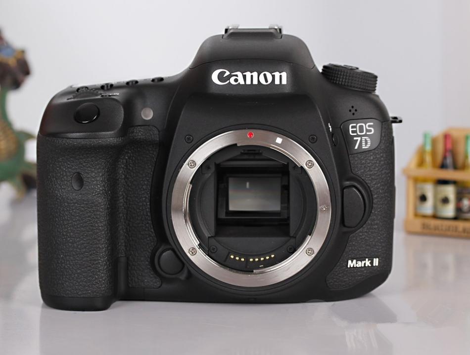 性价比最高的残画幅！机身仅8499元，连拍堪比专业全画幅