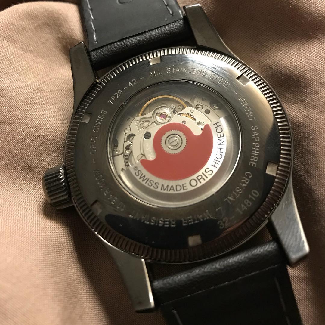 康卡斯和豪利时潜水表哪个好,绿水鬼掰手腕