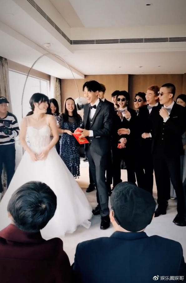 华晨宇当伴郎,华晨宇当伴郎的造型